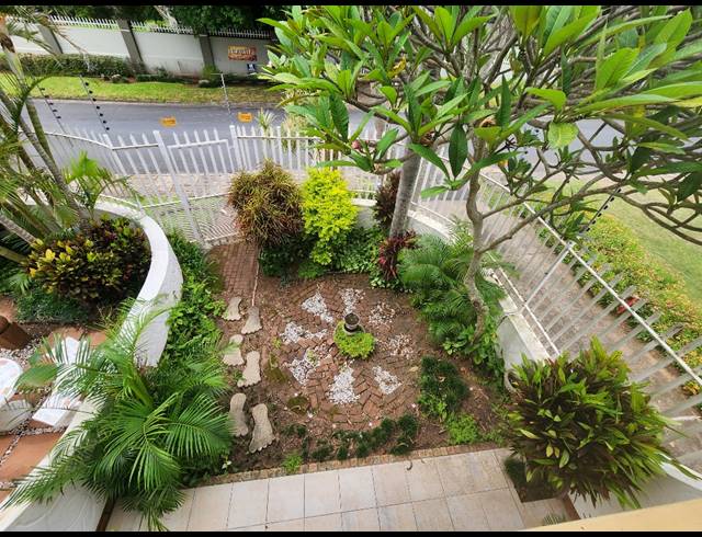3 BEDROOM TOWNHOUSE FOR SALE IN MANABA BEACH